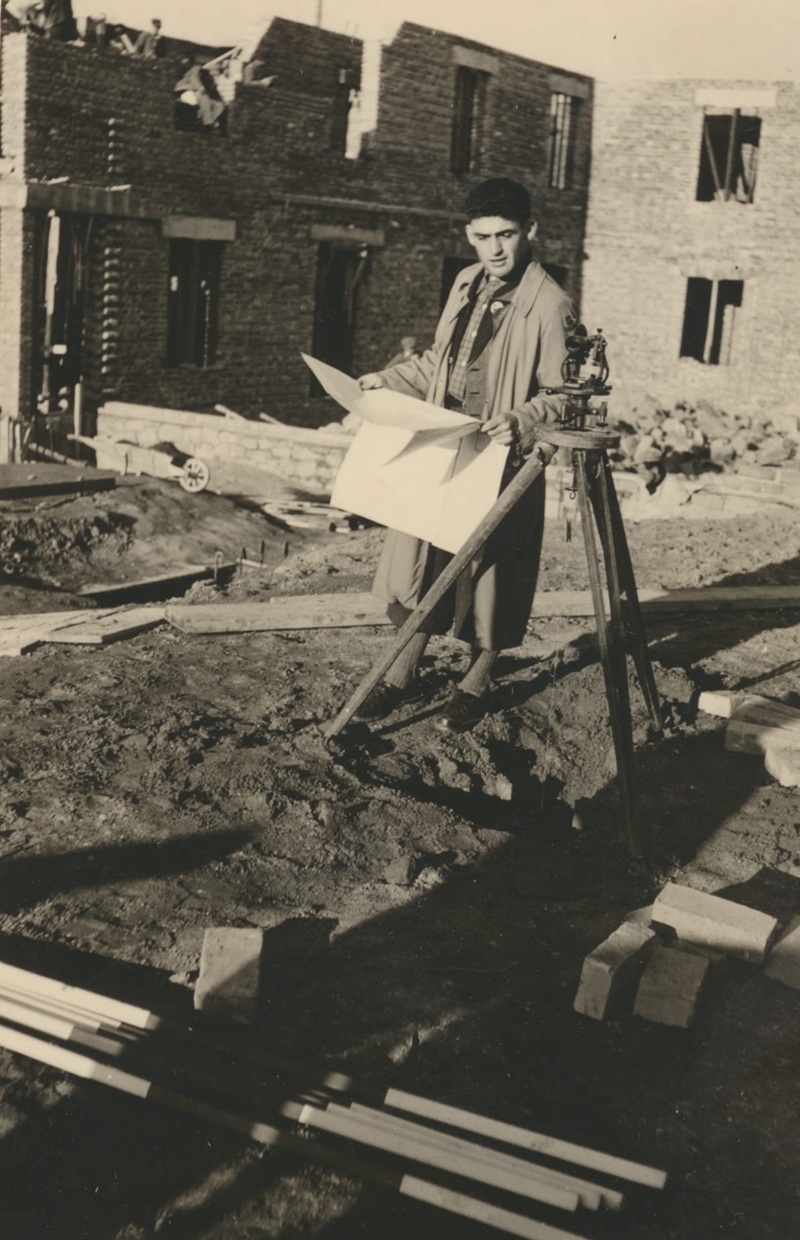 Franz_Graf_1950_als_Lehrling_beim_Kirchenbau_in_Gmünd-Neustadt_c_Stadtarchiv_Gmünd.jpg