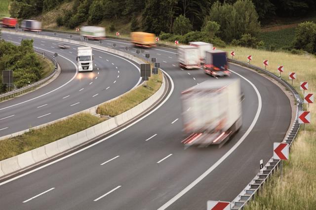 LKW auf Autobahn