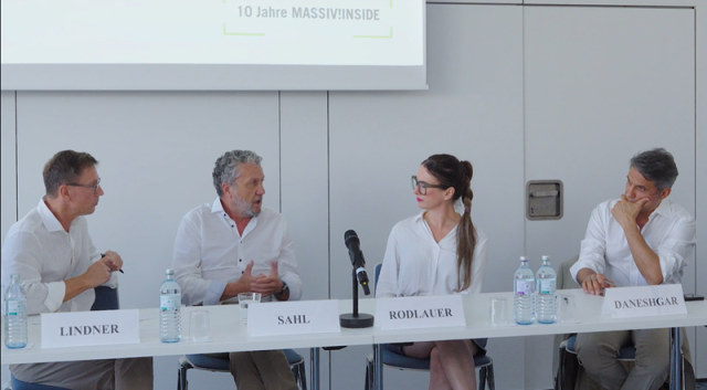 Podium der Veranstaltung "Visionär bauen" mit Reinhold Lindner, Reinhold Sahl, Caroline Rodlauer und Armin Daneshgar