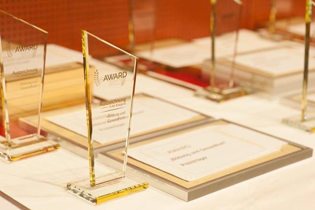 Pokale und Urkunden des eAward