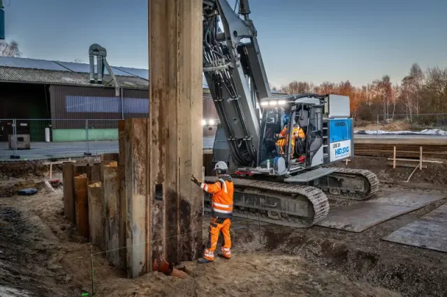 Liebherr Ramm- und Bohrgerät